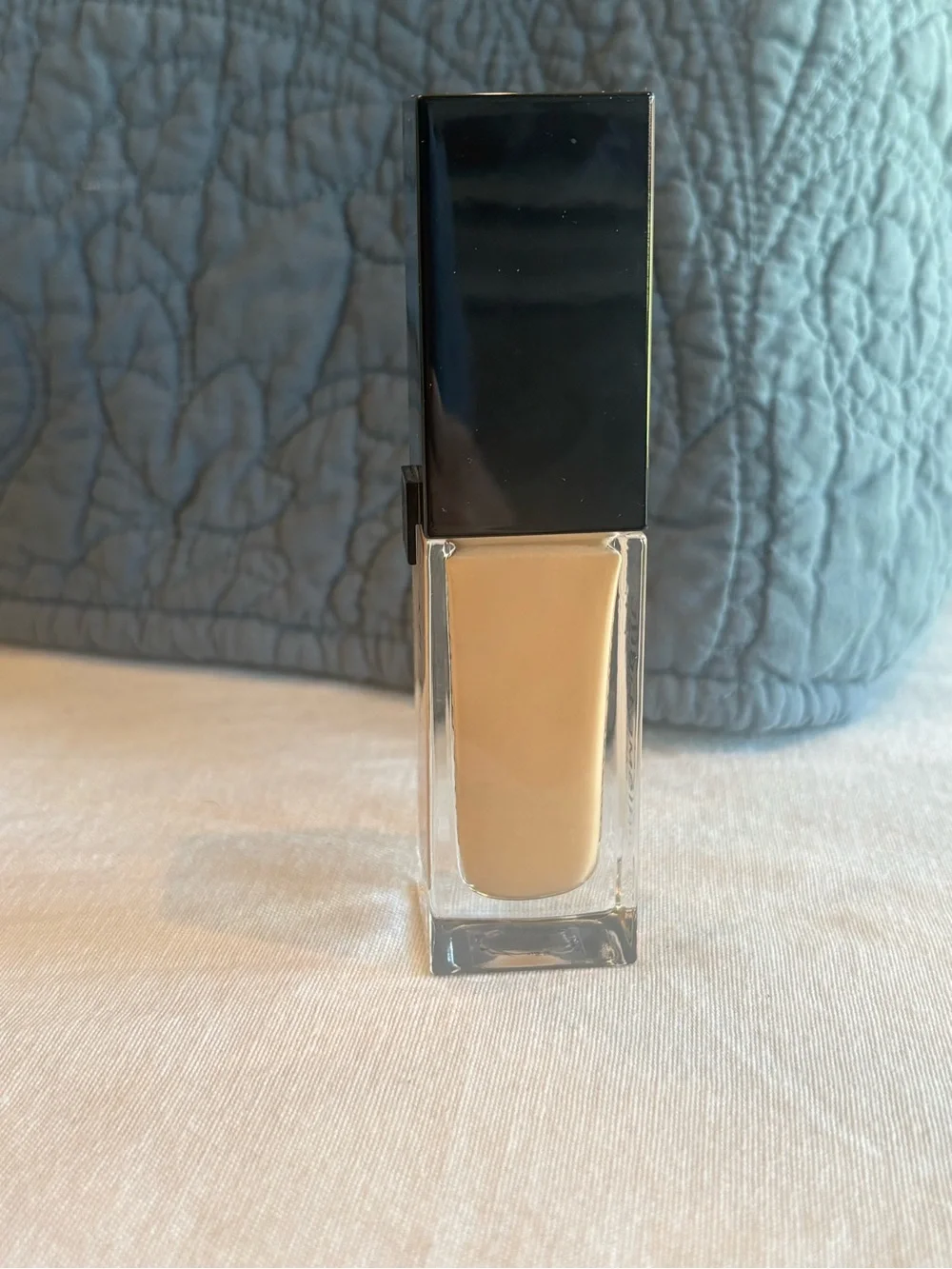 Givenchy Prisme Libre Skin-Caring Glow Foundation 4-W310 Medium Warm